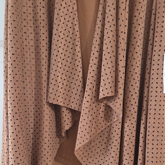 Absolutely Famous Tan Perforated Vest - Picture 4 of 6